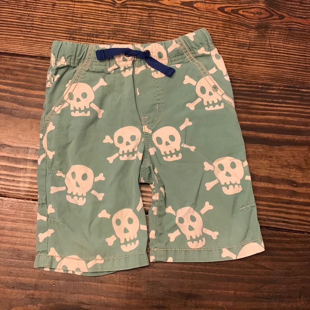 Mini Boden Pull-on Skull Shorts